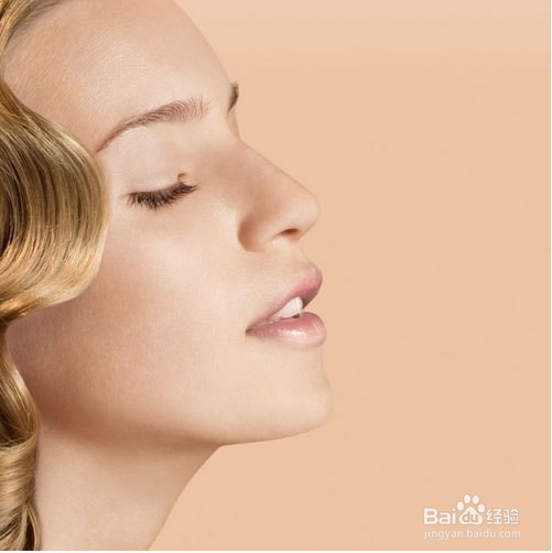 粉底液正确的涂抹方法