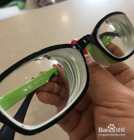 眼镜总是往下掉该怎么调整