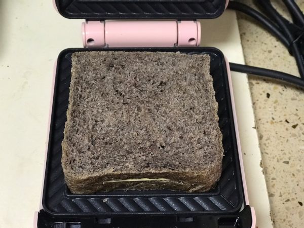 黑麦香肠三明治