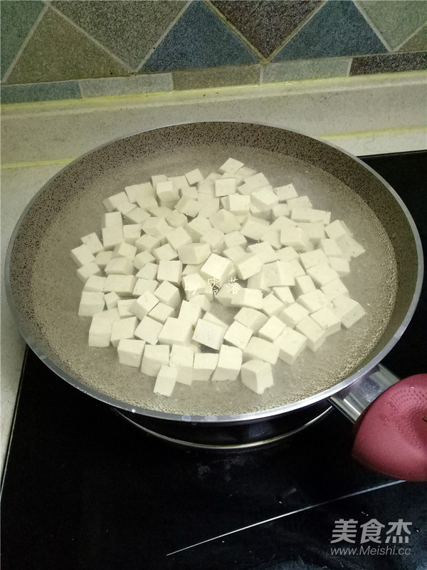 火腿炒豆腐的做法