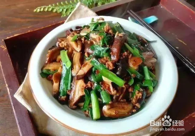 肉末香菇炒韭菜