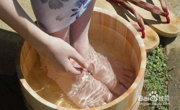 白醋泡脚可以治脚气吗