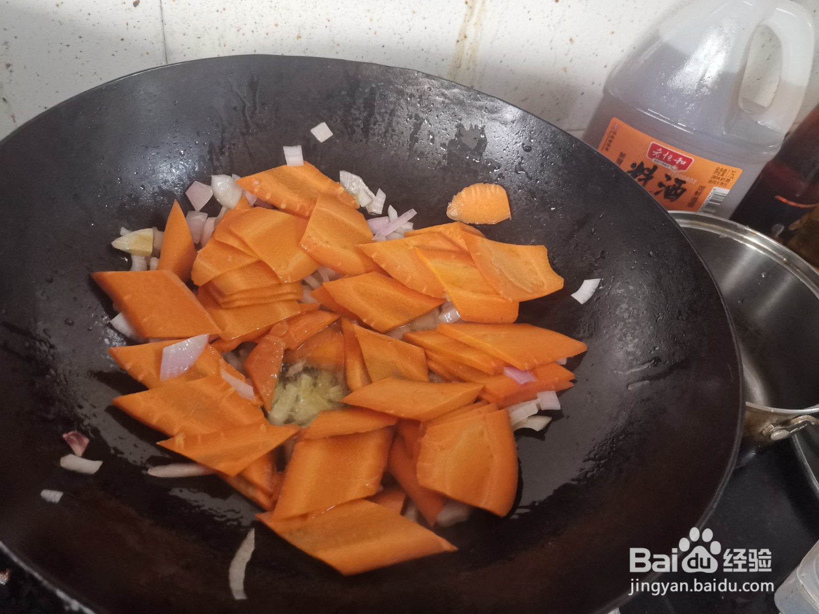 包菜炒胡萝卜片