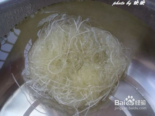 快手早餐——韭菜肉丸煮米粉