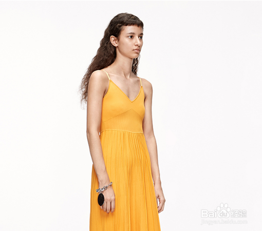 女生肩宽穿什么衣服好看