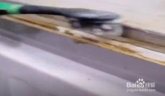 如何用小苏打清理水垢和冰箱的霉斑