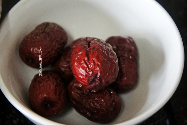 红枣枸杞小米粥