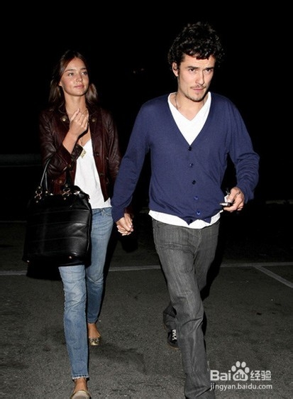 想穿牛仔裤上街该如何搭配呢?