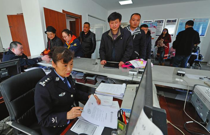 我的信用卡逾期了三个月后才还上 能坐飞机吗