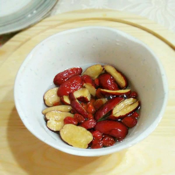 红枣枸杞玫瑰花茶