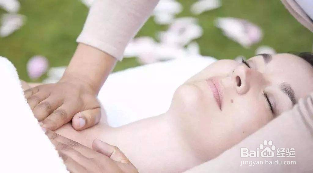 使用胸贴后发痒怎么回事