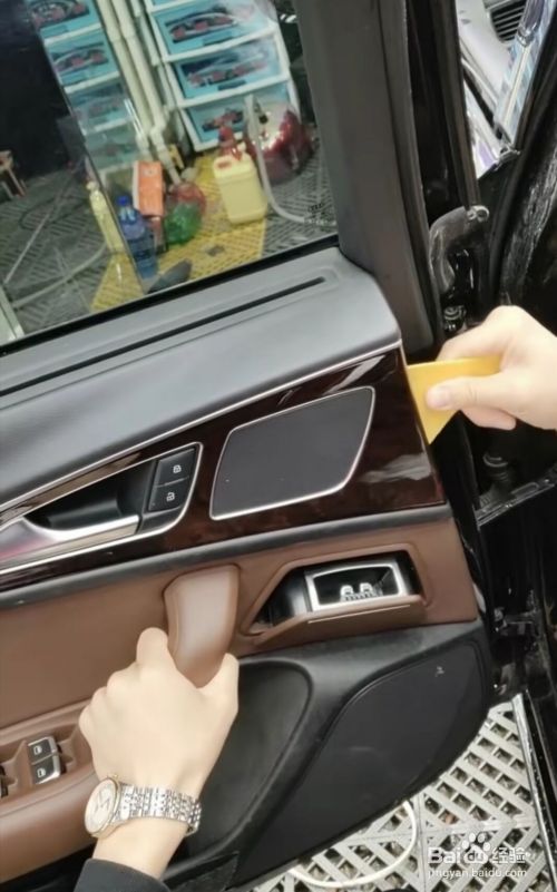 奥迪a6l门板拆卸教程