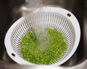 如何做好吃豌豆炒腊肠