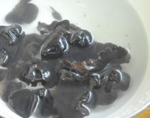 如何做木耳炒腐竹