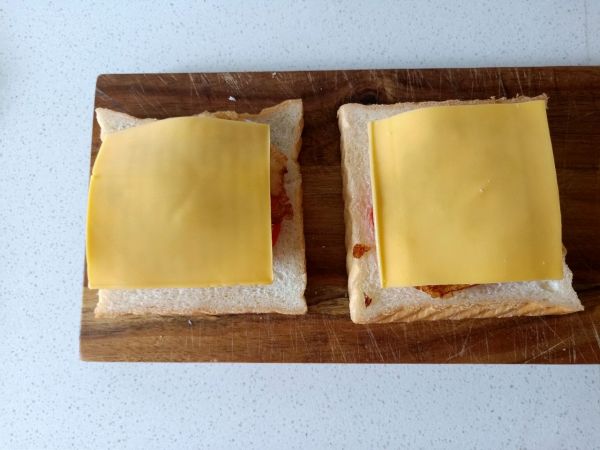 番茄乳酪鸡蛋三明治