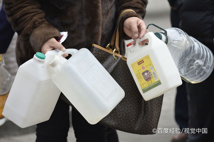 黑衣服掉色怎么办
