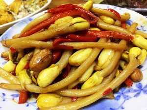 教你怎么做彩椒花生苗