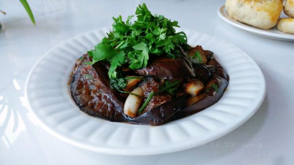 酒酱蒜香焖茄子