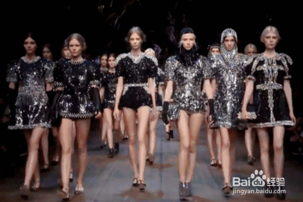 初学者怎样学模特步