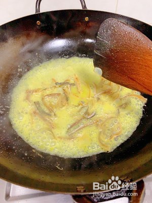 家常菜鳗鱼干炒芹菜的做法
