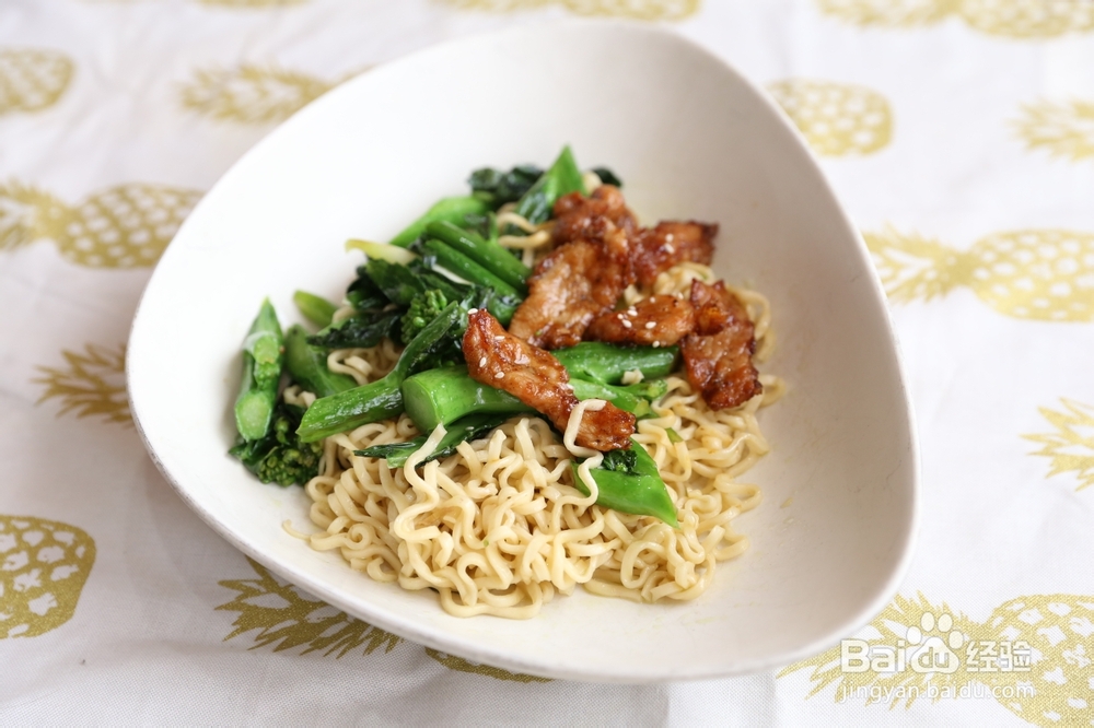 香香脆脆的芥蓝肉片炒面