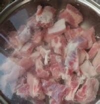 排骨炖玉米豆角的做法