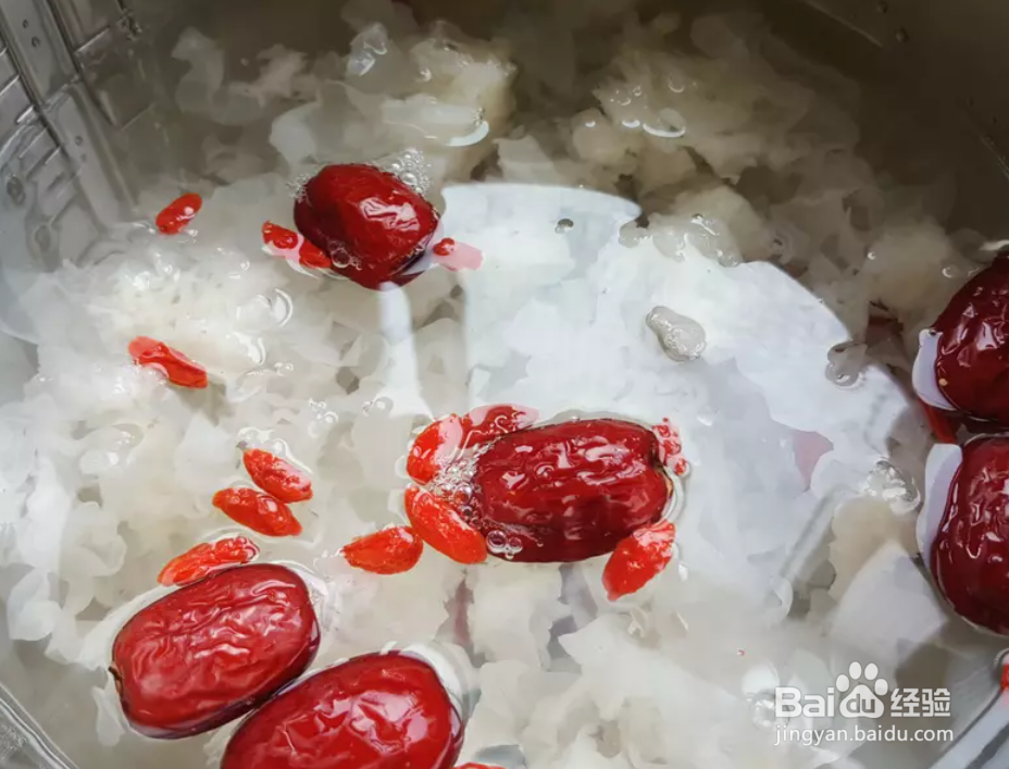 红枣枸杞银耳汤