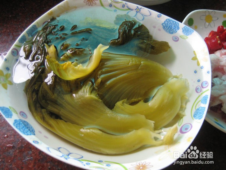 酸菜炒五花肉的家常做法