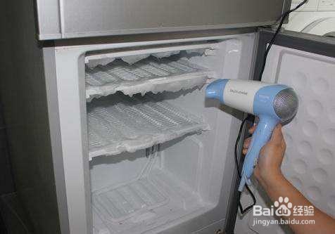 如何清理冰箱的厚冰