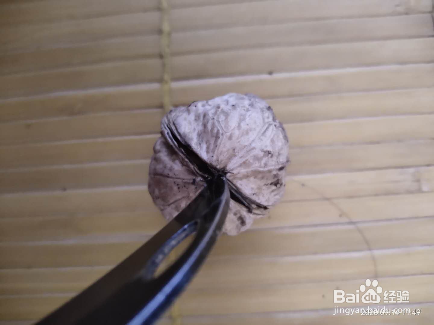 如何快速的剥核桃皮