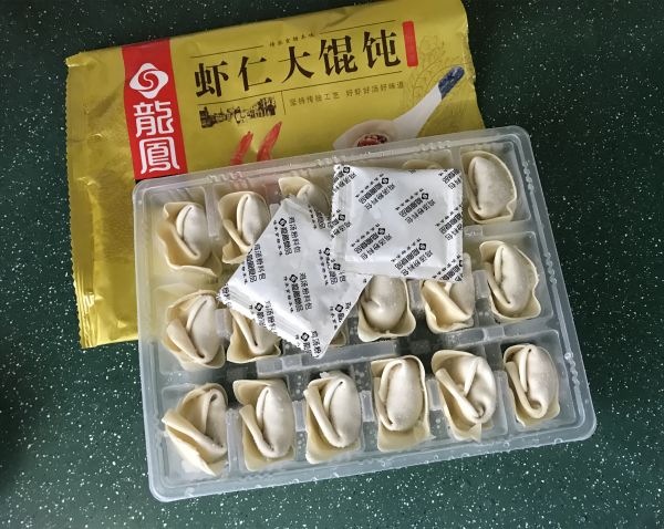 冰花虾仁大馄饨