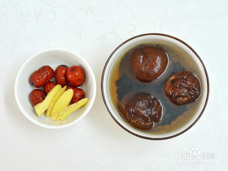 莲藕黑豆炖鸡汤的做法