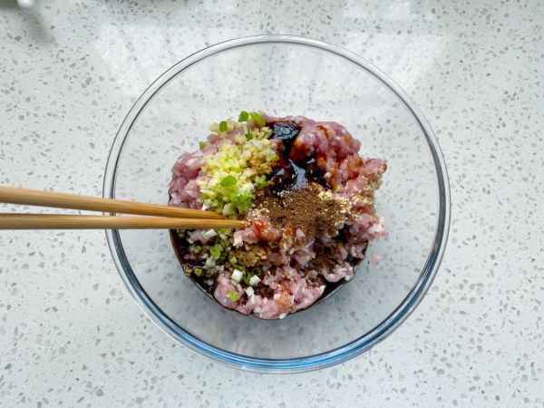 晶莹剔透冰花煎饺