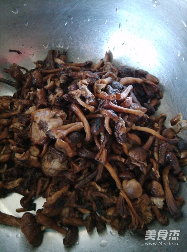 小鸡炖蘑菇的做法