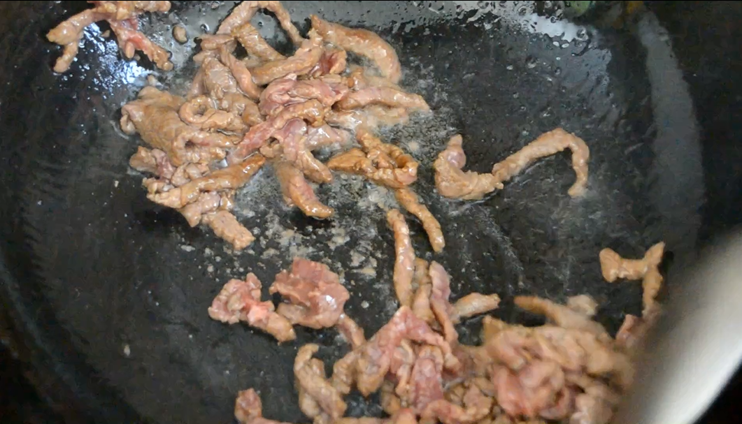 教你做脆嫩香辣的香芹牛柳，味道美极了