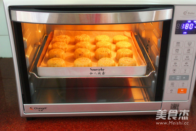 广式栗子豆沙月饼