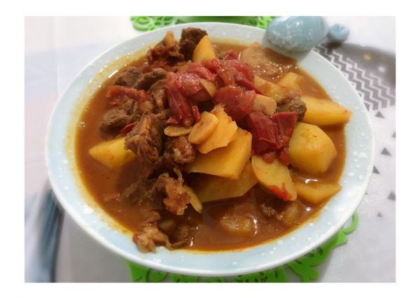 西红柿牛肉炖土豆