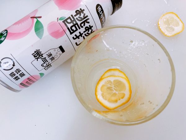 柠檬桃桃西柚气泡饮