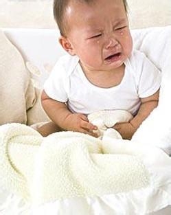 宝宝晚上哭闹要注意什么？