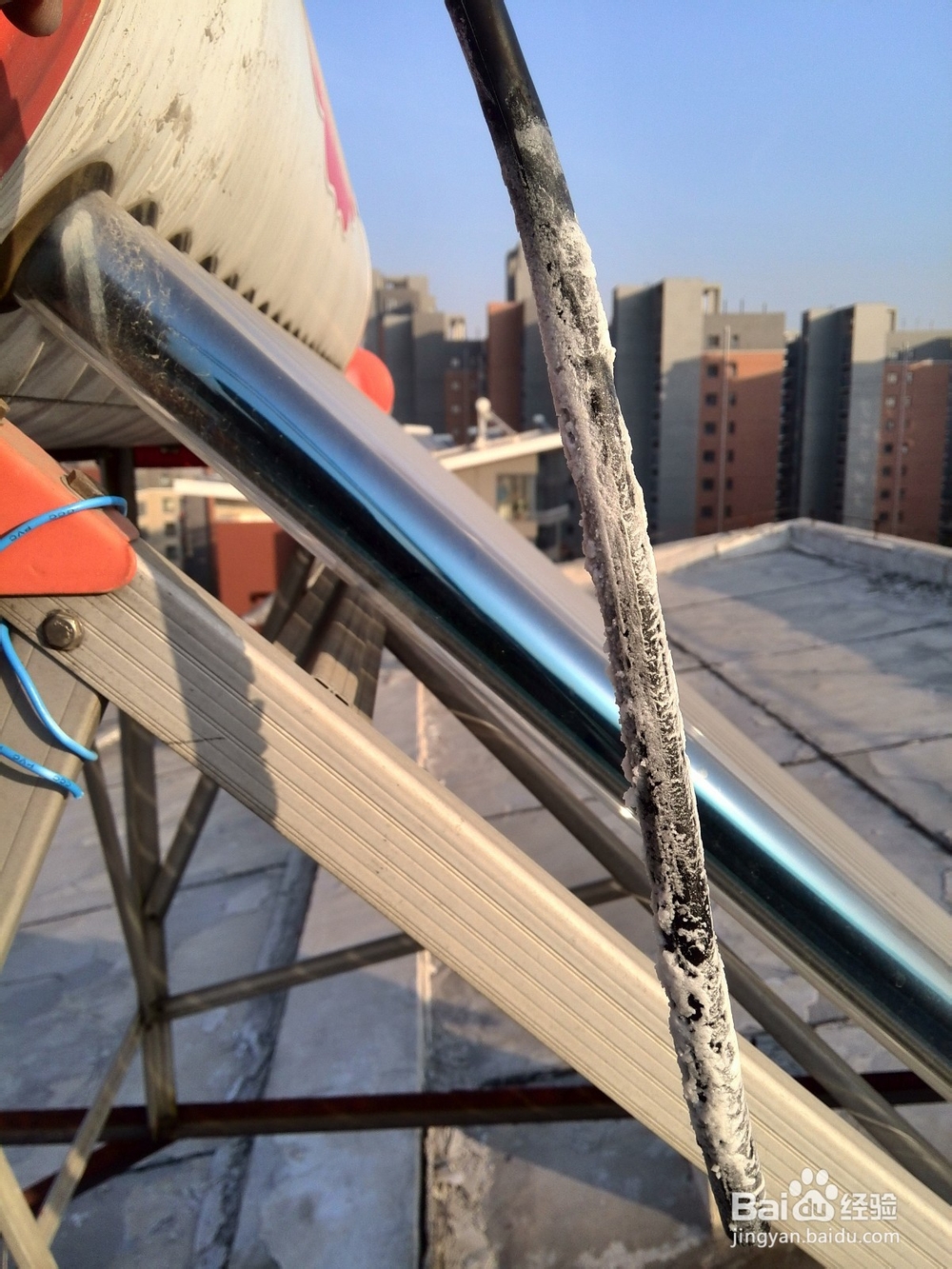 太阳能热水器水管断裂、显示不准确的维修