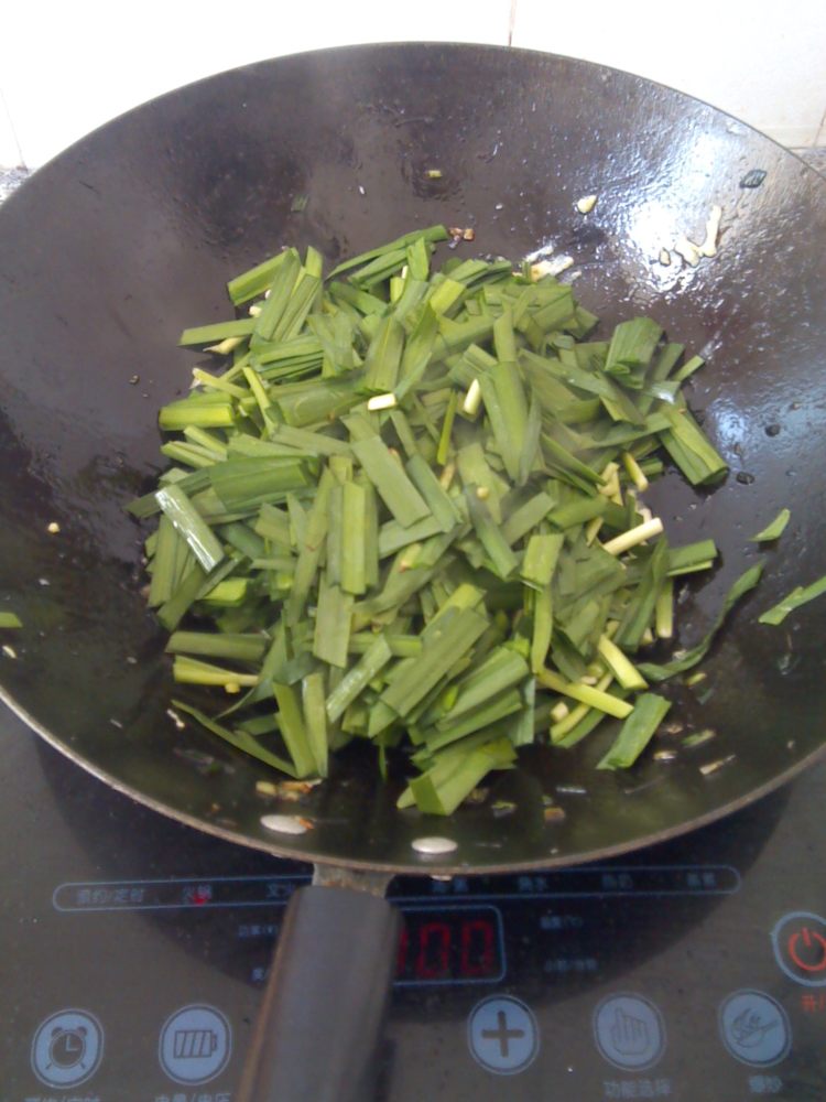 香味十足的韭菜炒鸡蛋!
