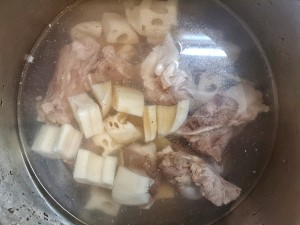 藕排骨汤做法