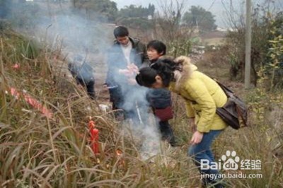 老人去世春节如何烧香