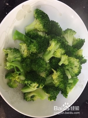 食补佳品西红柿炒西兰花的做法
