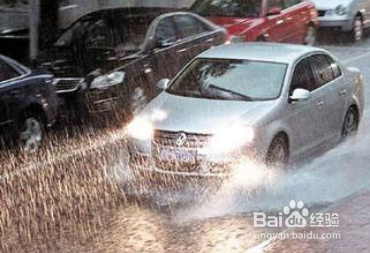下雨天开车要注意什么
