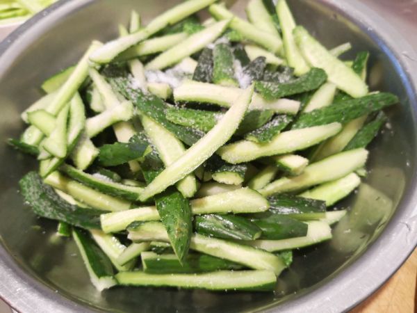 黄瓜条你不每餐l来点儿吗