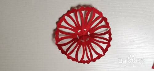 简单圆形儿童手工剪纸团花图解