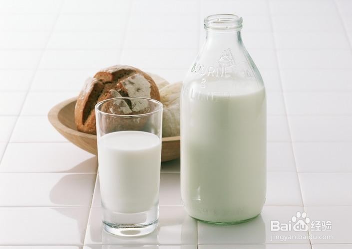 <b>牛奶是早上喝还是晚上喝更好</b>