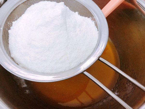 广式纯白莲蓉蛋黄月饼