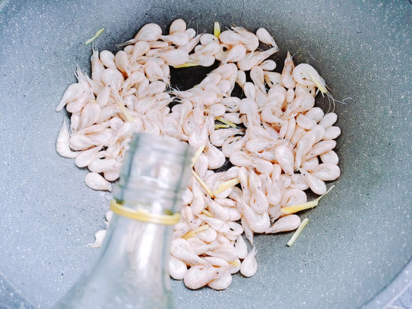 鲜美韭菜炒河虾